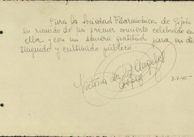 8. Álbum de firmas. Victoria de los Ángeles. Mayo 1945